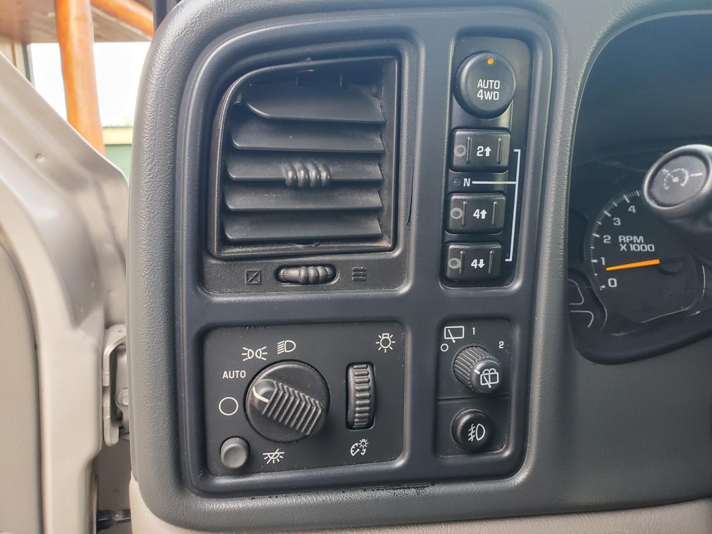 2006 Pewter Chevrolet Suburban LS (3GNFK16ZX6G) with an 5.3L V8 Vortec SFI Flex Fuel engine, 4-Speed Automatic transmission, located at 1600 E Hwy 44, Rapid City, SD, 57703, (605) 716-7878, 44.070232, -103.171410 - Photo#17